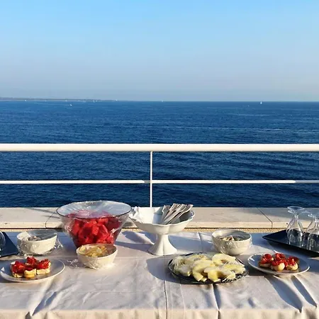 Finestra Sul Mare Bed & Breakfast 3*
